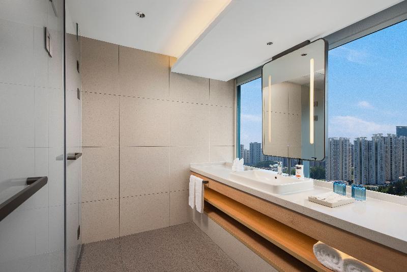 Holiday Inn Express Rizhao Oriental Colorful City  image