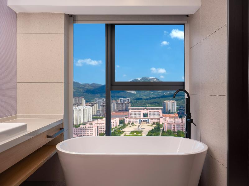 Holiday Inn Express Rizhao Oriental Colorful City  image