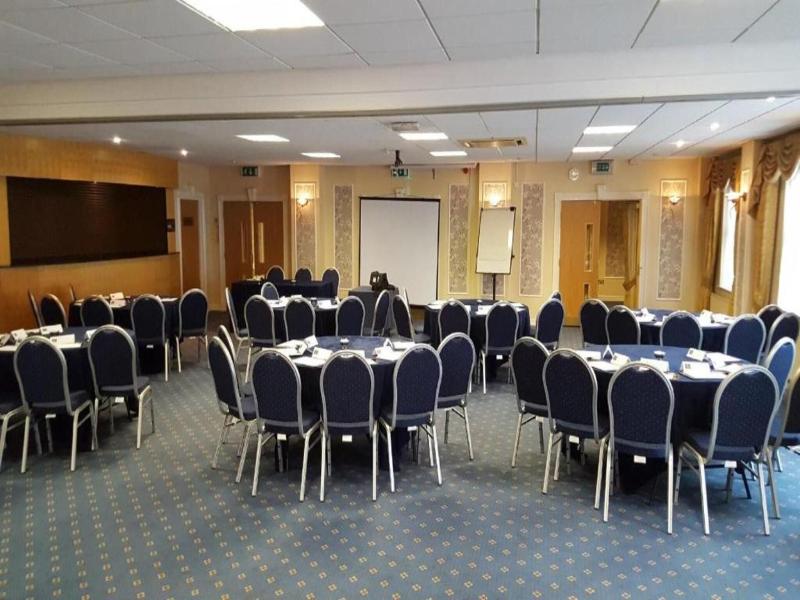 Dancenter East Midlands Airport image