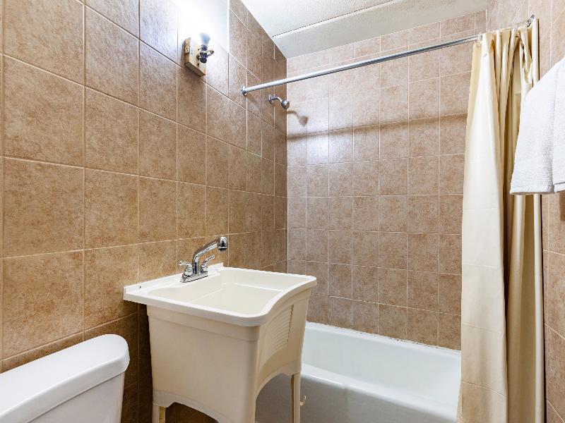 Best Motel By OYO Chicago I-90 GA image