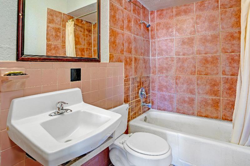 Super 7 Inn By Oyo San Antonio N.w. Medical Center - Image 6