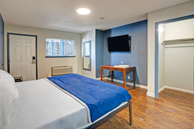 Super 7 Inn By Oyo San Antonio N.w. Medical Center - Image 7