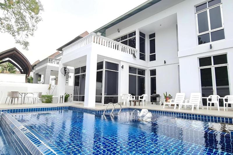 Bm Pool Villa Pattaya By Zuzu