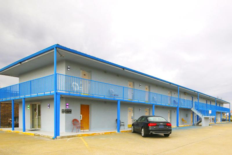 Marshall Lodge By OYO Hwy 65 image