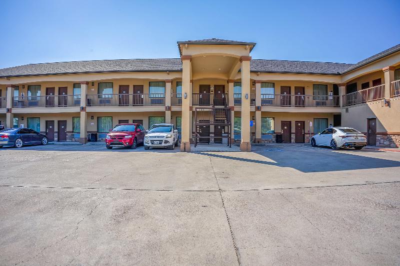 Moulton Inn & Suites By OYO Near Shiner TX image