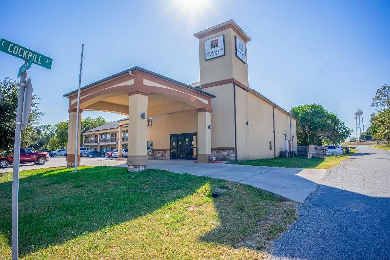 Moulton Inn & Suites By OYO Near Shiner TX image