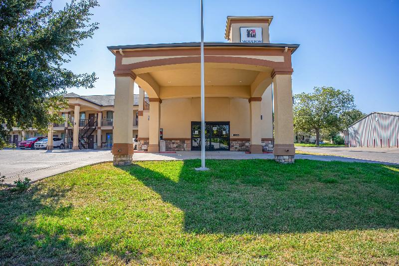 Moulton Inn & Suites By OYO Near Shiner TX image