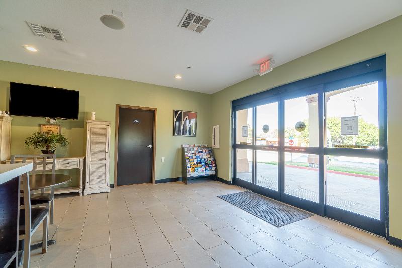 Moulton Inn & Suites By OYO Near Shiner TX image