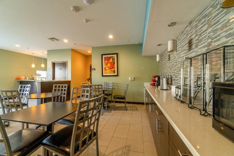 Moulton Inn & Suites By OYO Near Shiner TX image