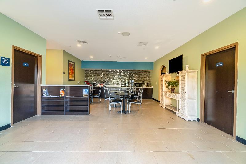 Moulton Inn & Suites By OYO Near Shiner TX image