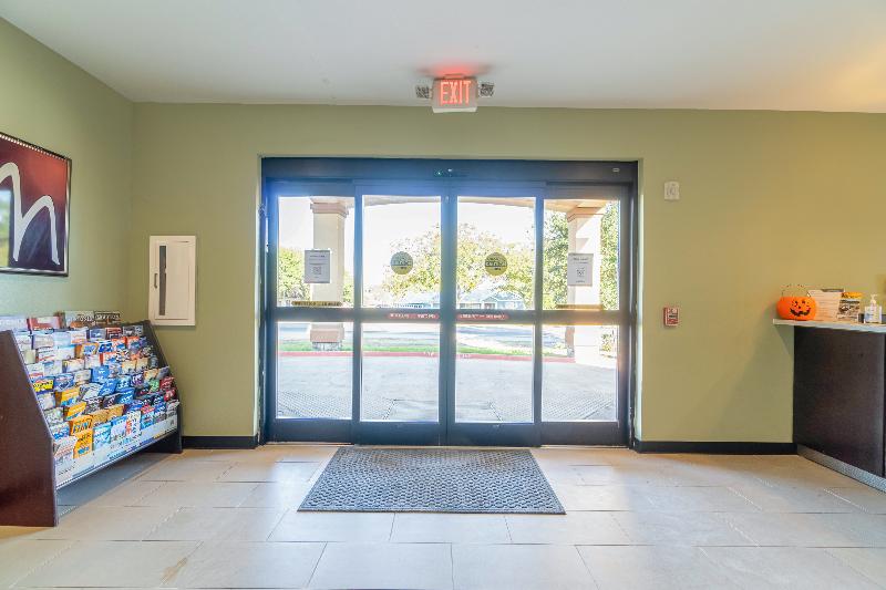 Moulton Inn & Suites By OYO Near Shiner TX image