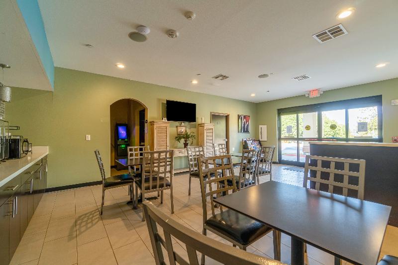 Moulton Inn & Suites By OYO Near Shiner TX image