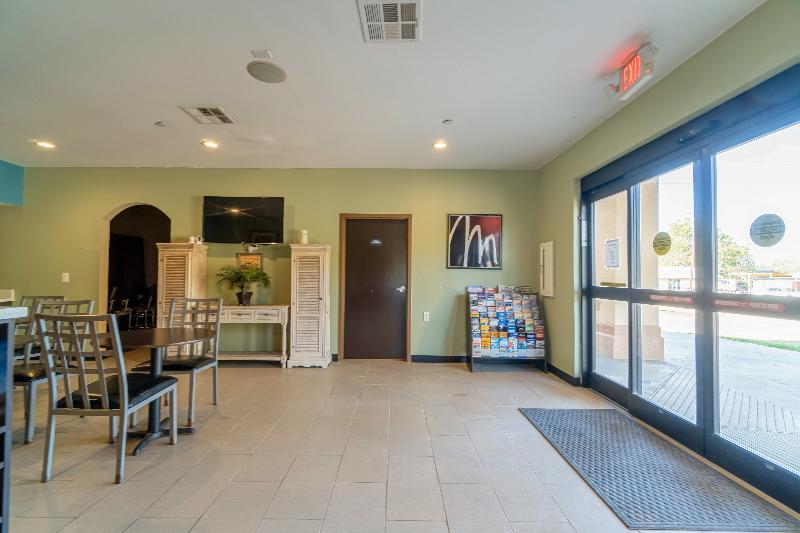 Moulton Inn & Suites By OYO Near Shiner TX image