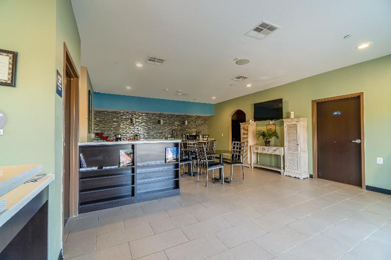 Moulton Inn & Suites By OYO Near Shiner TX image