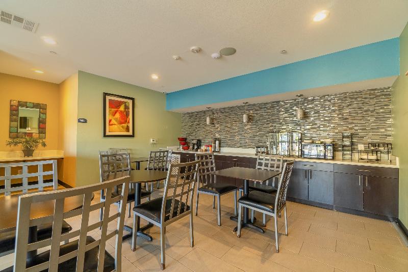 Moulton Inn & Suites By OYO Near Shiner TX image
