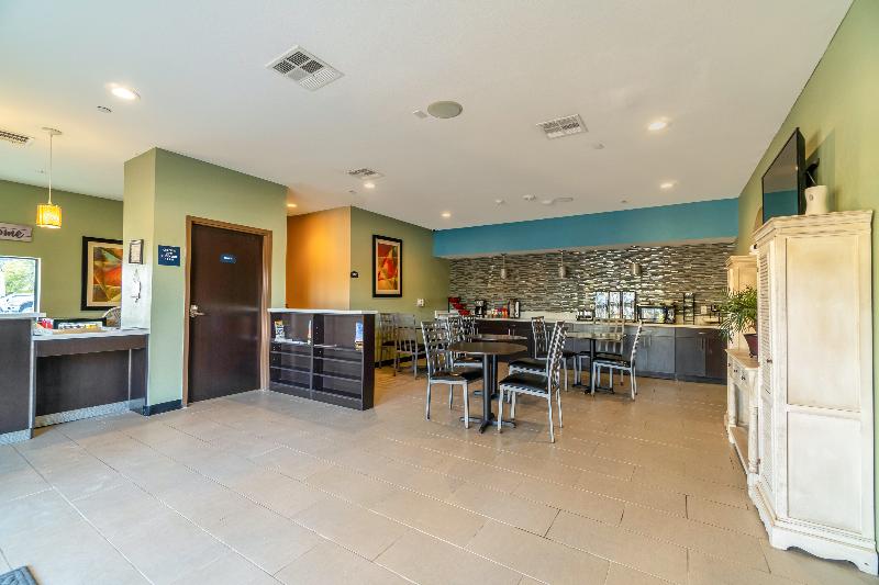 Moulton Inn & Suites By OYO Near Shiner TX image