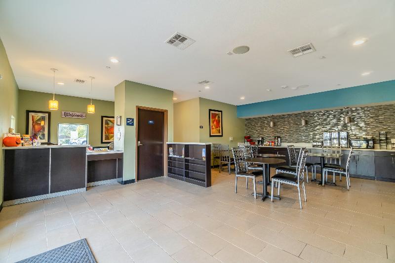 Moulton Inn & Suites By OYO Near Shiner TX image