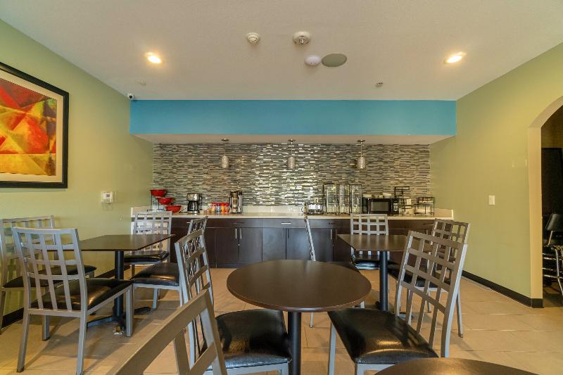 Moulton Inn & Suites By OYO Near Shiner TX image