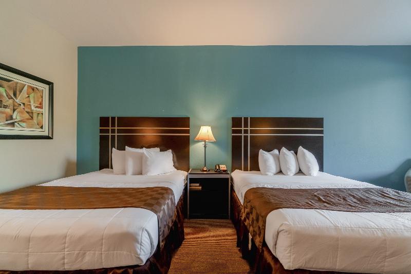 Moulton Inn & Suites By OYO Near Shiner TX image