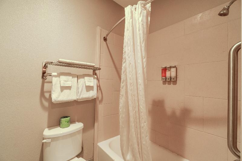 Moulton Inn & Suites By OYO Near Shiner TX image