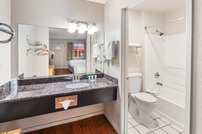 Inn At Lake Washington By Oyo I-405 - Image 6