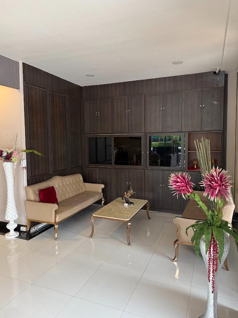 Golden Star Pattaya By Zuzu image