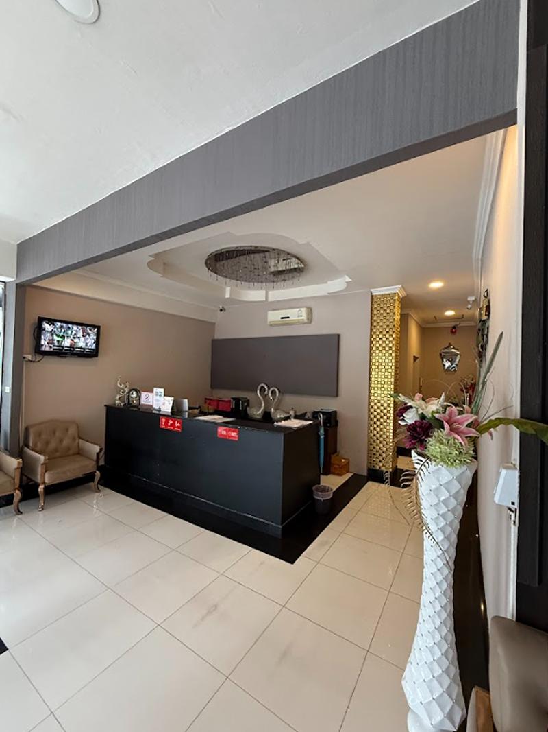 Golden Star Pattaya By Zuzu image