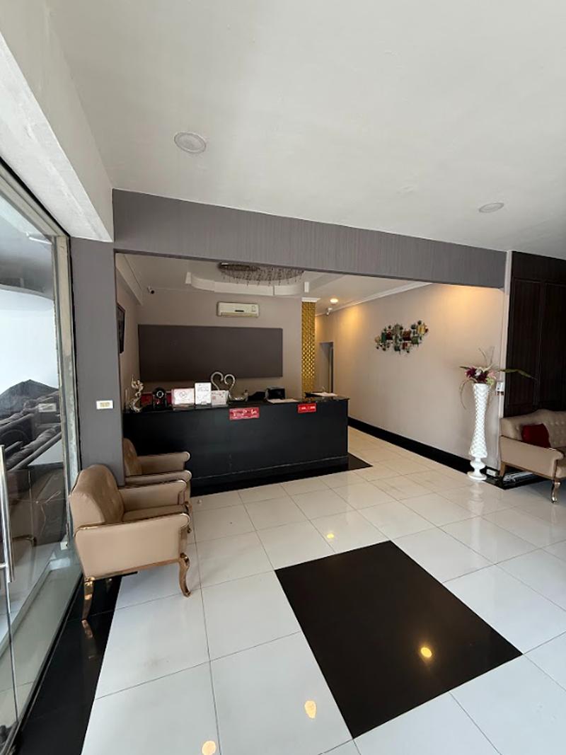 Golden Star Pattaya By Zuzu image