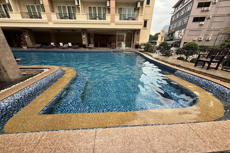 Golden Star Pattaya By Zuzu image