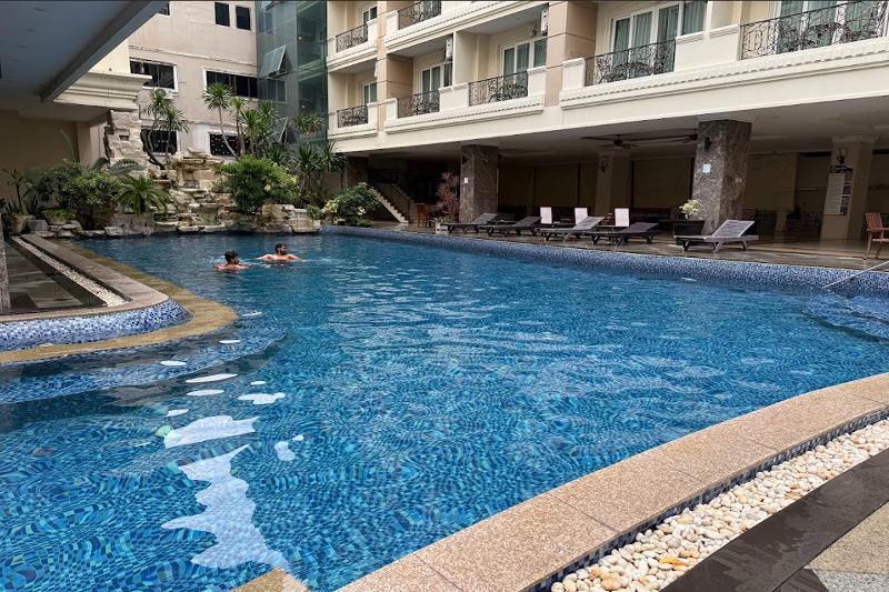 Golden Star Pattaya By Zuzu image