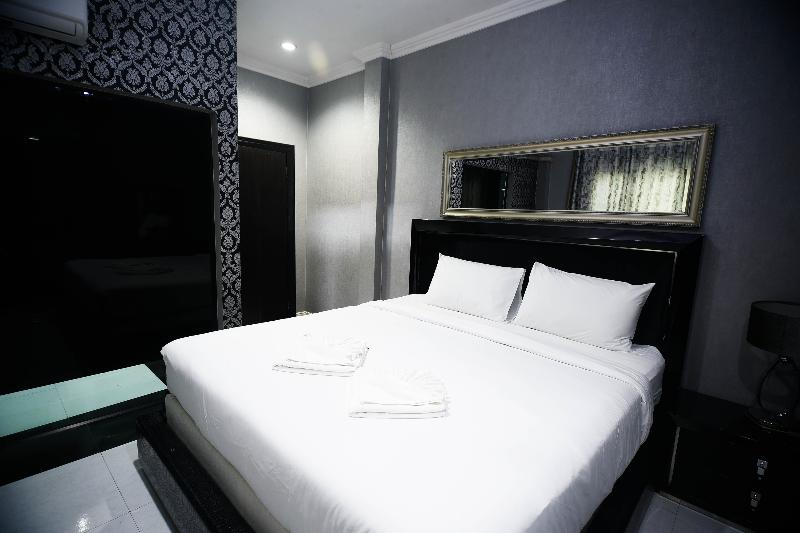 Golden Star Pattaya By Zuzu image