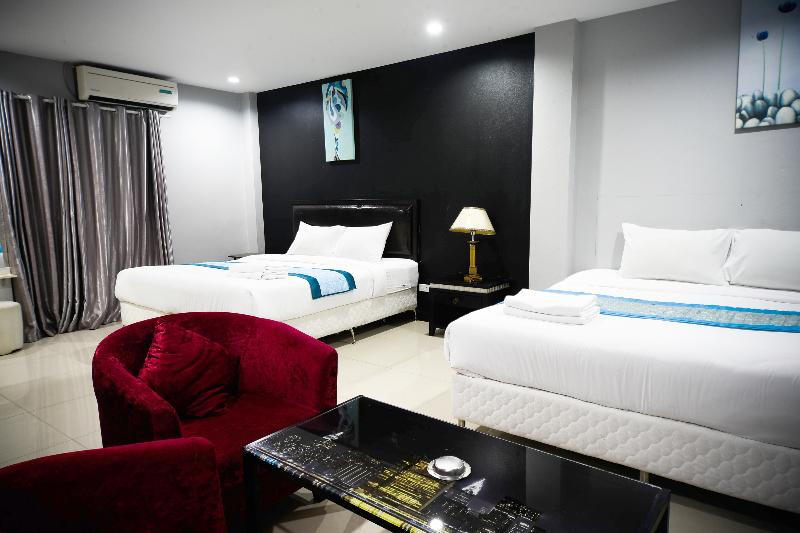 Golden Star Pattaya By Zuzu image