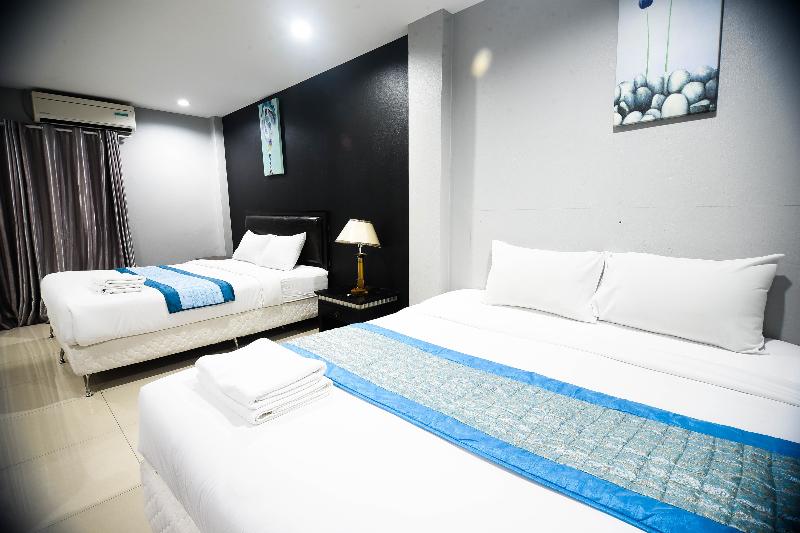 Golden Star Pattaya By Zuzu image