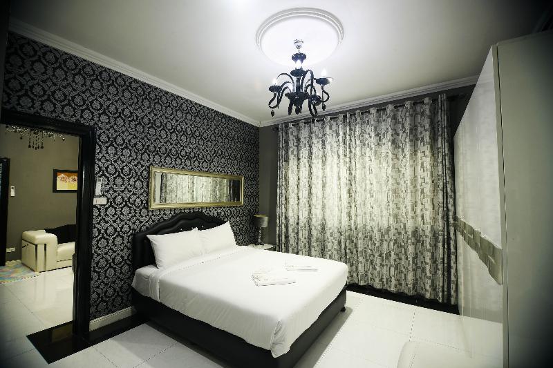Golden Star Pattaya By Zuzu image