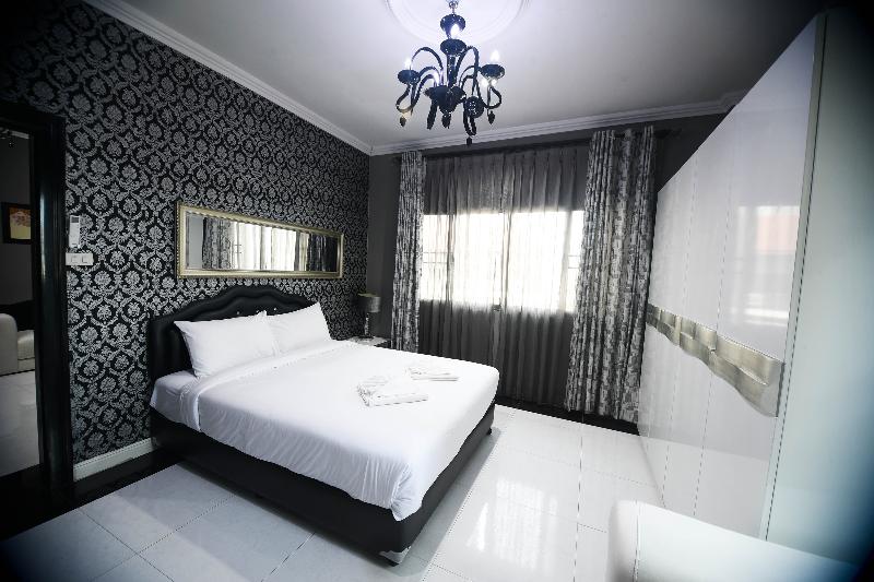 Golden Star Pattaya By Zuzu image