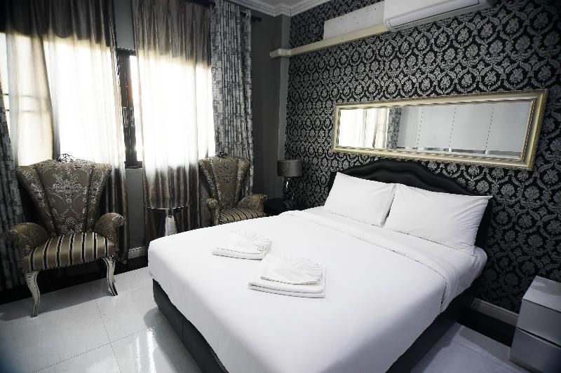 Golden Star Pattaya By Zuzu image