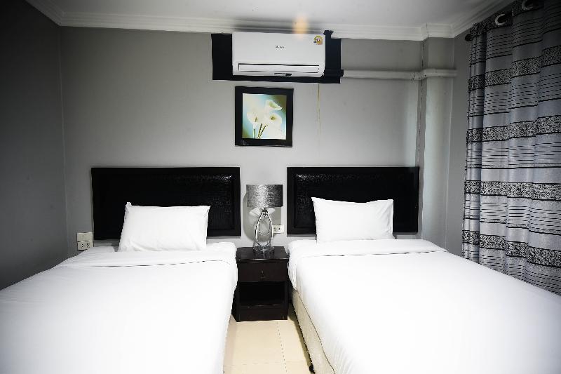 Golden Star Pattaya By Zuzu image