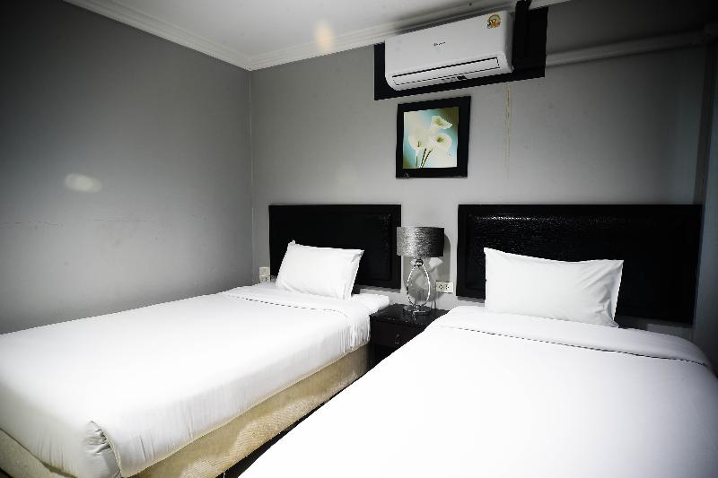 Golden Star Pattaya By Zuzu image