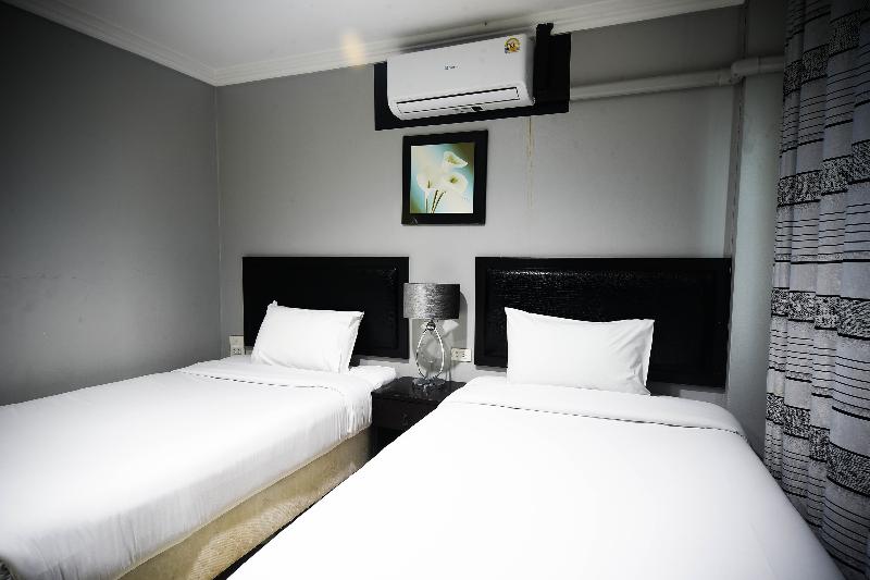 Golden Star Pattaya By Zuzu image
