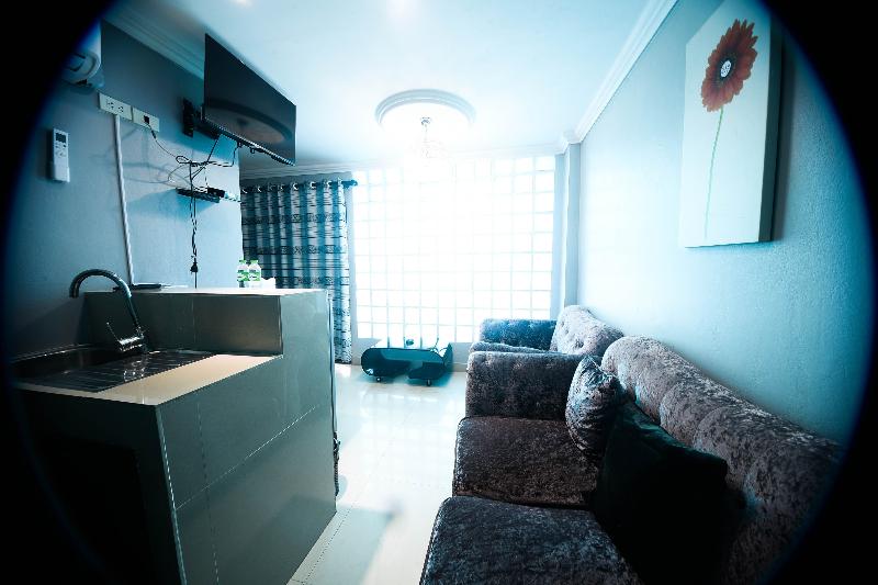 Golden Star Pattaya By Zuzu image