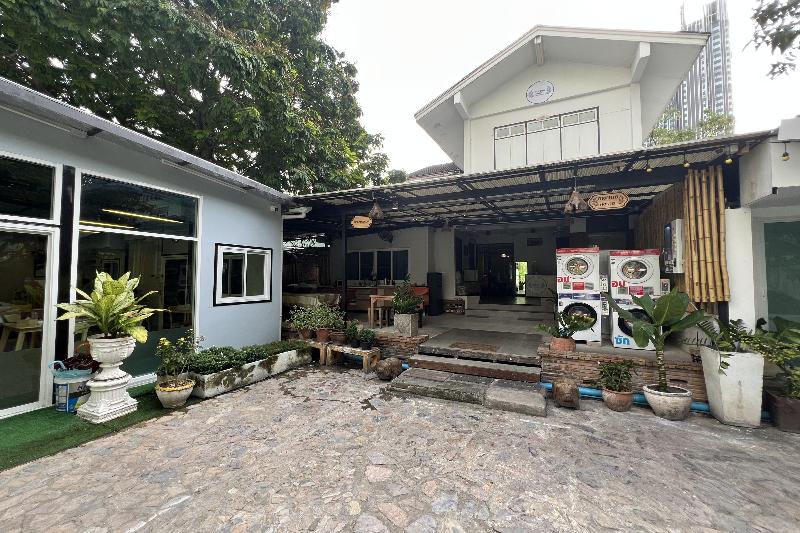 Orchid Hostel Near Bumrungrad hospital By Zuzu