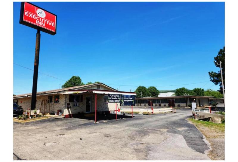 Executive Inn By OYO Queenville Mena image
