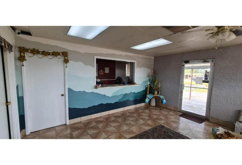 Executive Inn By OYO Queenville Mena image 5
