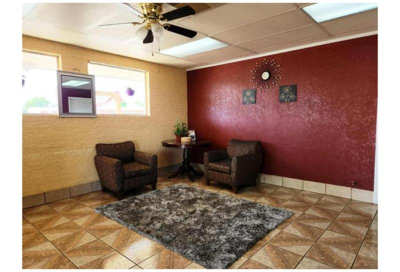 Executive Inn By OYO Queenville Mena image 6