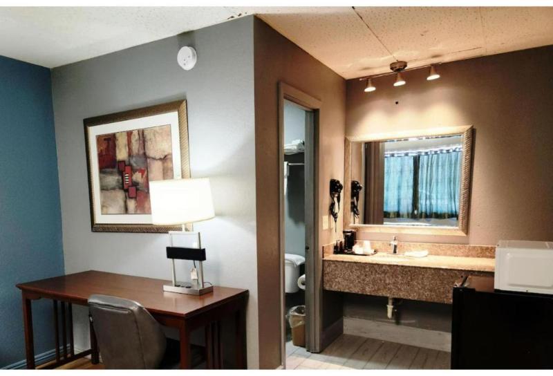 Executive Inn By OYO Queenville Mena image