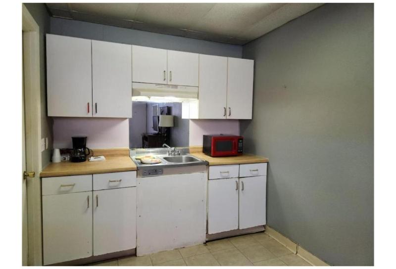 Executive Inn By OYO Queenville Mena image 1