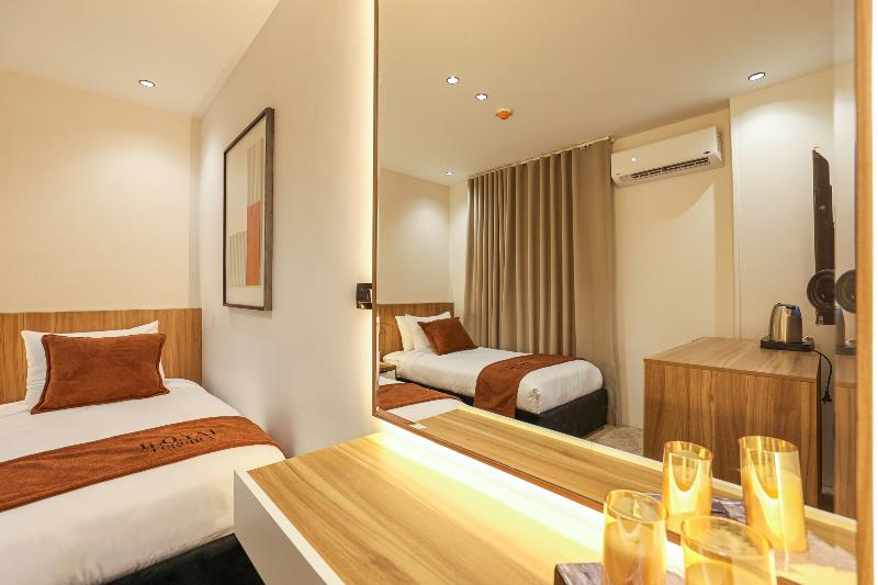 Royal Regency Hotel - Image 10