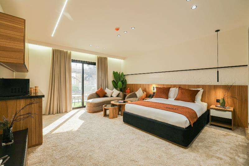 Royal Regency Hotel - Image 4