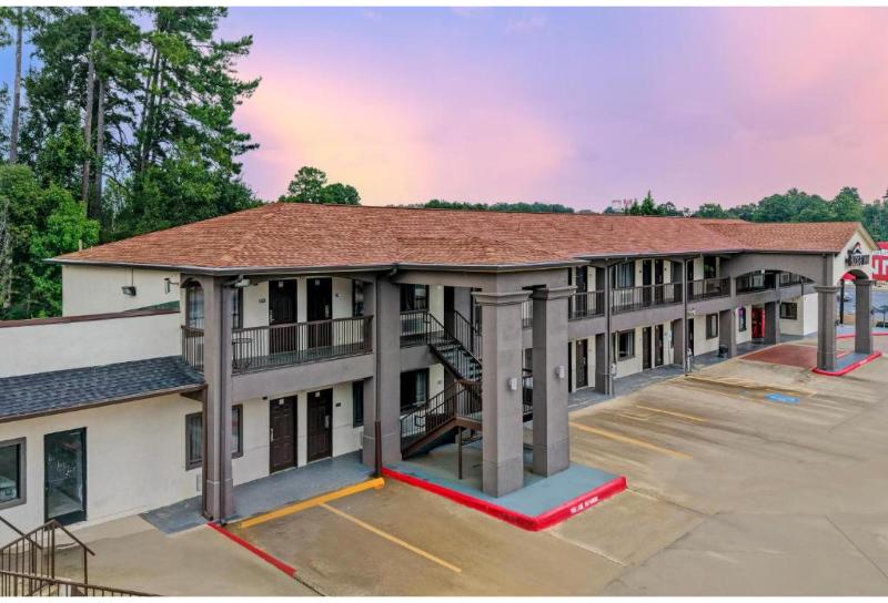 Budget inn by Oyo San Augustine image