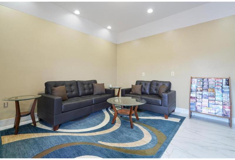Budget inn by Oyo San Augustine image